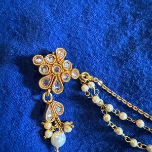 Elegant Gold and Pearl Women's Necklace
